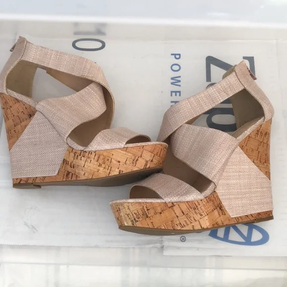 BCBG BCBGENERATION wedge platform sandal - Picture 3 of 13